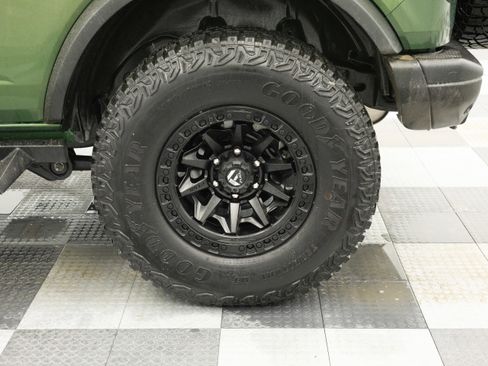 Used 2023 Ford Bronco Badlands image 16