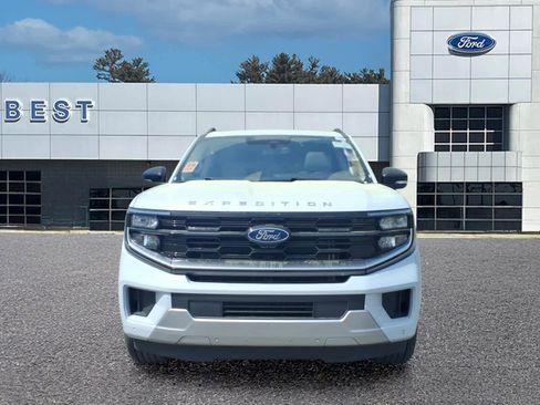 Used 2025 Ford Expedition Max Platinum w/ Driver's Package AWD/4WD image 11