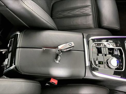 Used 2025 BMW X7 M60i image 34