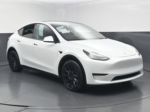 Used 2023 Tesla Model Y Long Range AWD/4WD image 2
