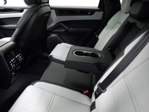 Certified 2026 Porsche Cayenne Coupe AWD/4WD image 35