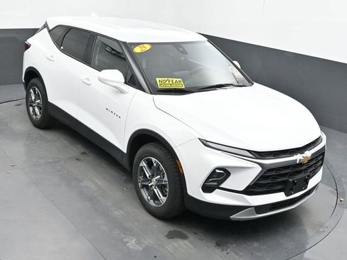 Used 2025 Chevrolet Blazer LT image 34