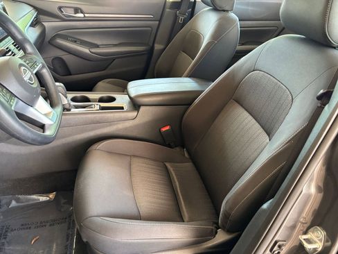 Used 2025 Nissan Altima 2.5 SV FWD image 25