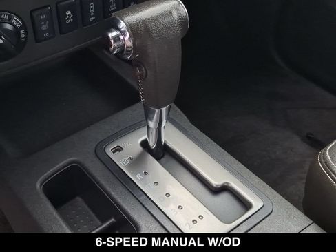 Used 2018 Nissan Frontier PRO-4X AWD/4WD image 8