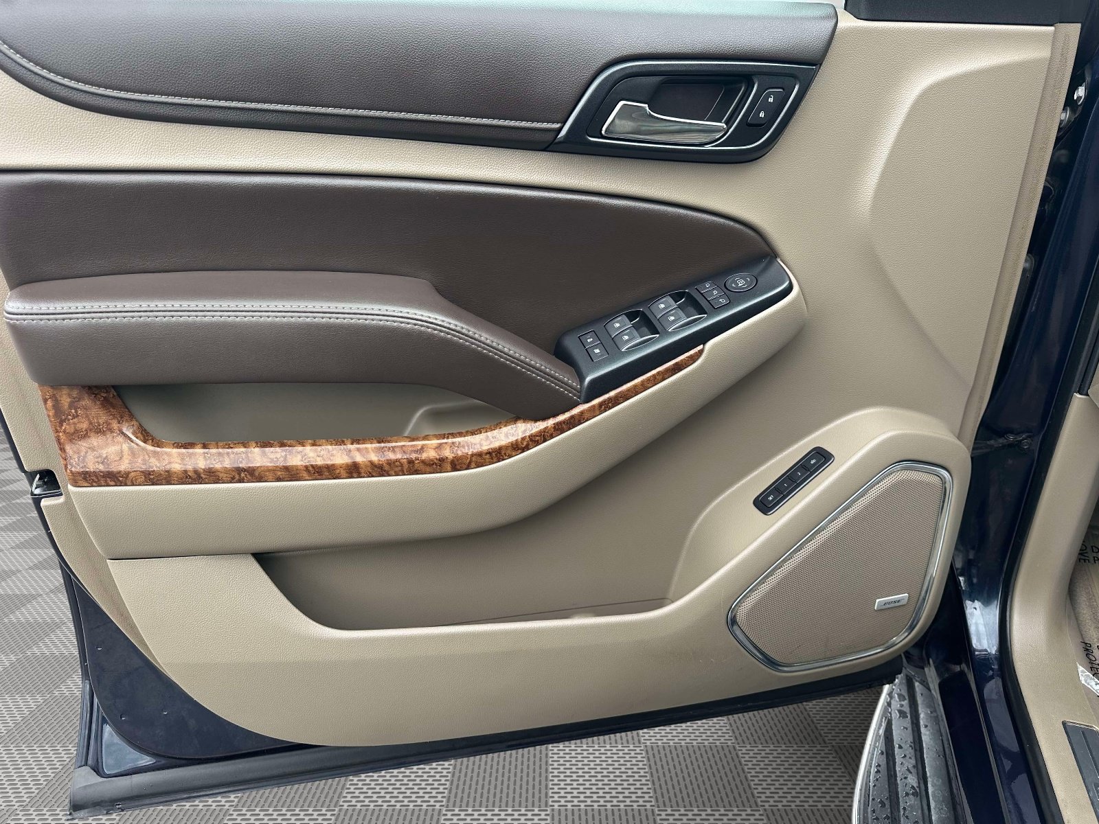 Used 2019 Chevrolet Suburban Premier AWD/4WD image 19