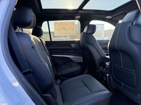 New 2026 Cadillac Vistiq Luxury image 11