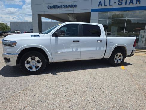 Used 2025 RAM 1500 Big Horn AWD/4WD image 3