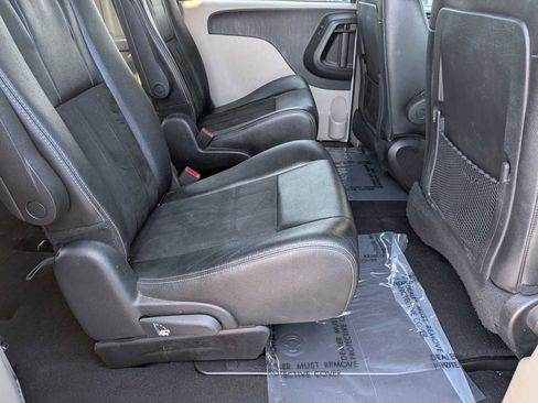 Used 2019 Dodge Grand Caravan SXT FWD image 18