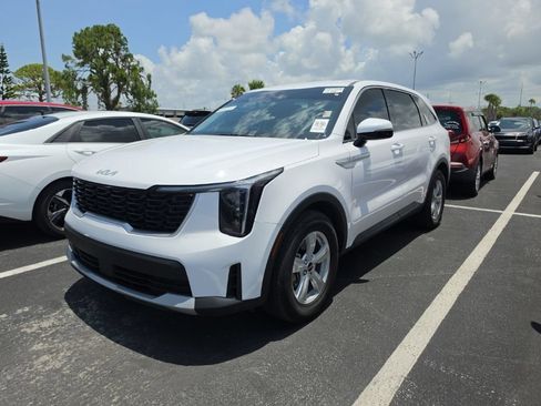 Certified 2025 Kia Sorento LX FWD image 5