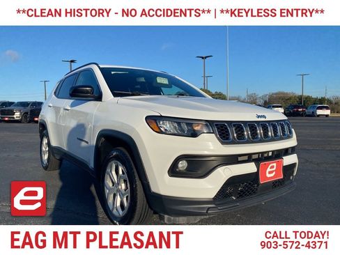 Used 2024 Jeep Compass Latitude image 1