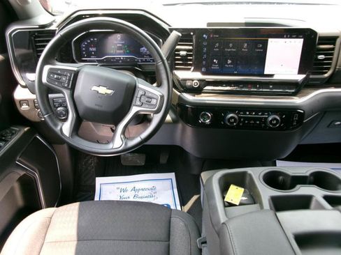 Used 2024 Chevrolet Silverado 1500 LT AWD/4WD image 12