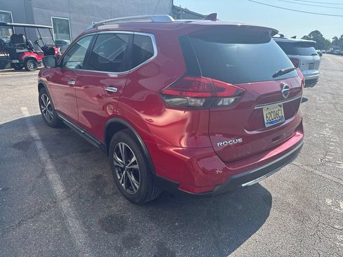 Used 2017 Nissan Rogue SL FWD image 2