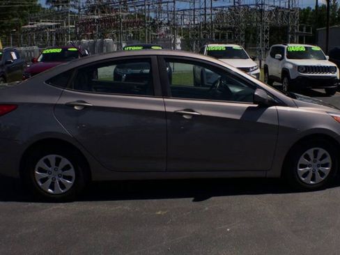 Used 2017 Hyundai Accent SE image 9