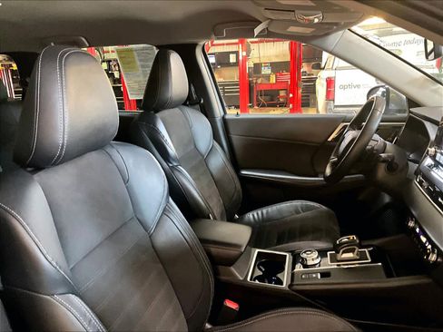 Used 2023 Mitsubishi Outlander SE image 11