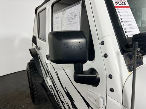 Used 2016 Jeep Wrangler Unlimited Rubicon AWD/4WD image 12