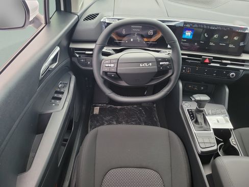 New 2026 Kia Sportage LX FWD image 8