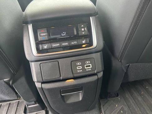 Used 2024 Subaru Ascent Limited w/ Technology Package image 11