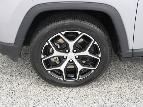 Used 2024 Jeep Compass Latitude image 11