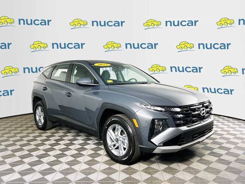 Used 2025 Hyundai Tucson SE image 1