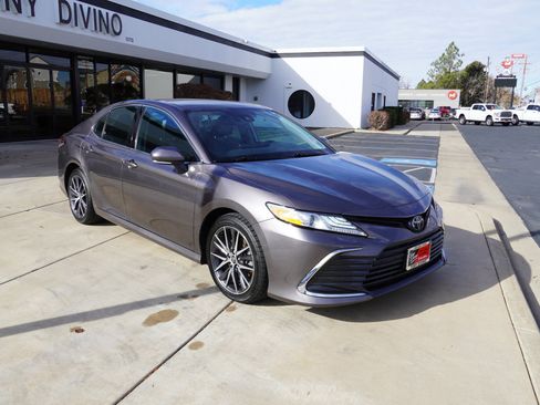 Used 2024 Toyota Camry XLE image 2