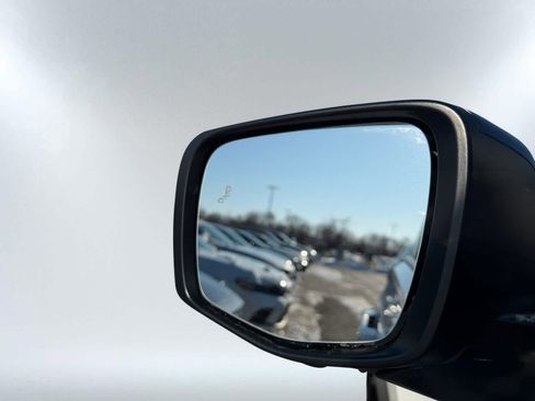 Used 2025 Honda Pilot Sport image 13