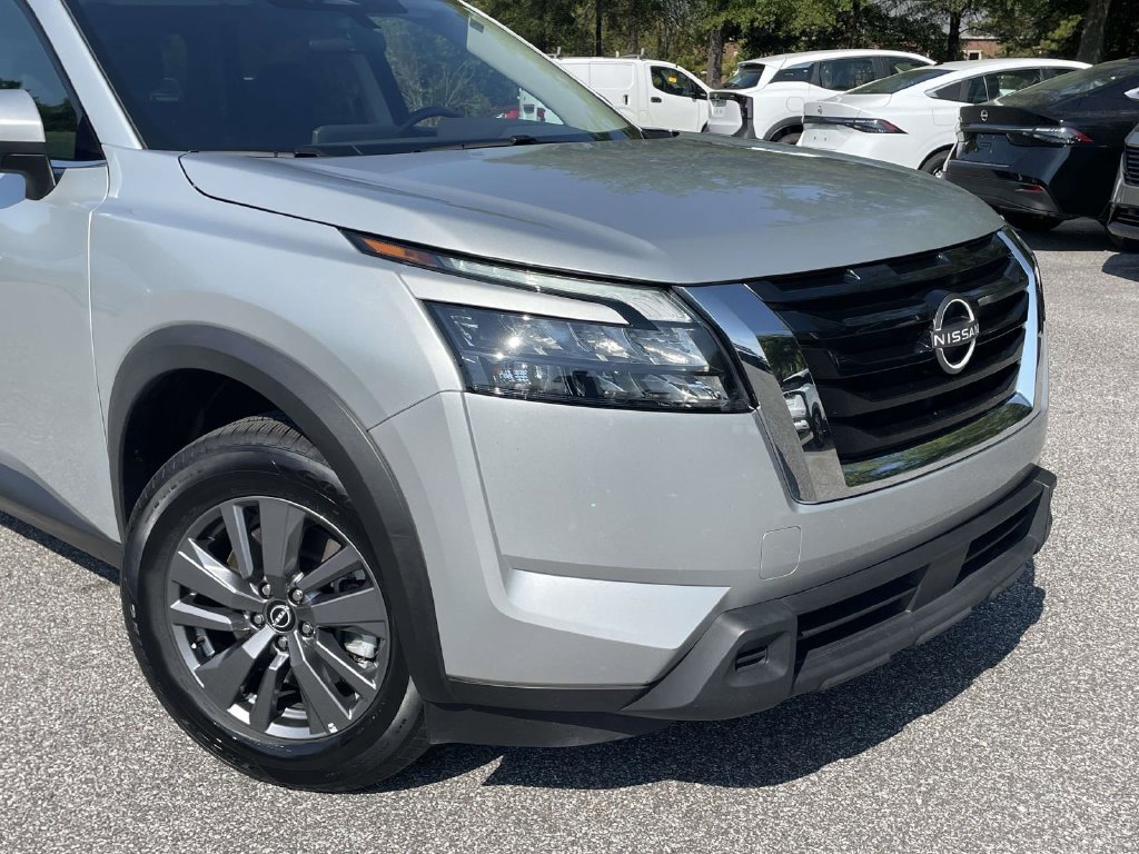 Used 2025 Nissan Pathfinder SV FWD image 9