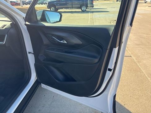 Used 2024 GMC Terrain SLE w/ Driver Convenience Package image 21