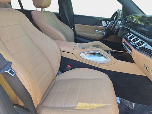 Used 2024 Mercedes-Benz GLS 580 4MATIC image 10