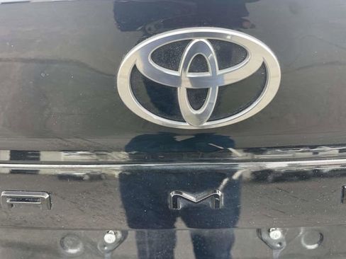 Used 2025 Toyota Camry SE image 10