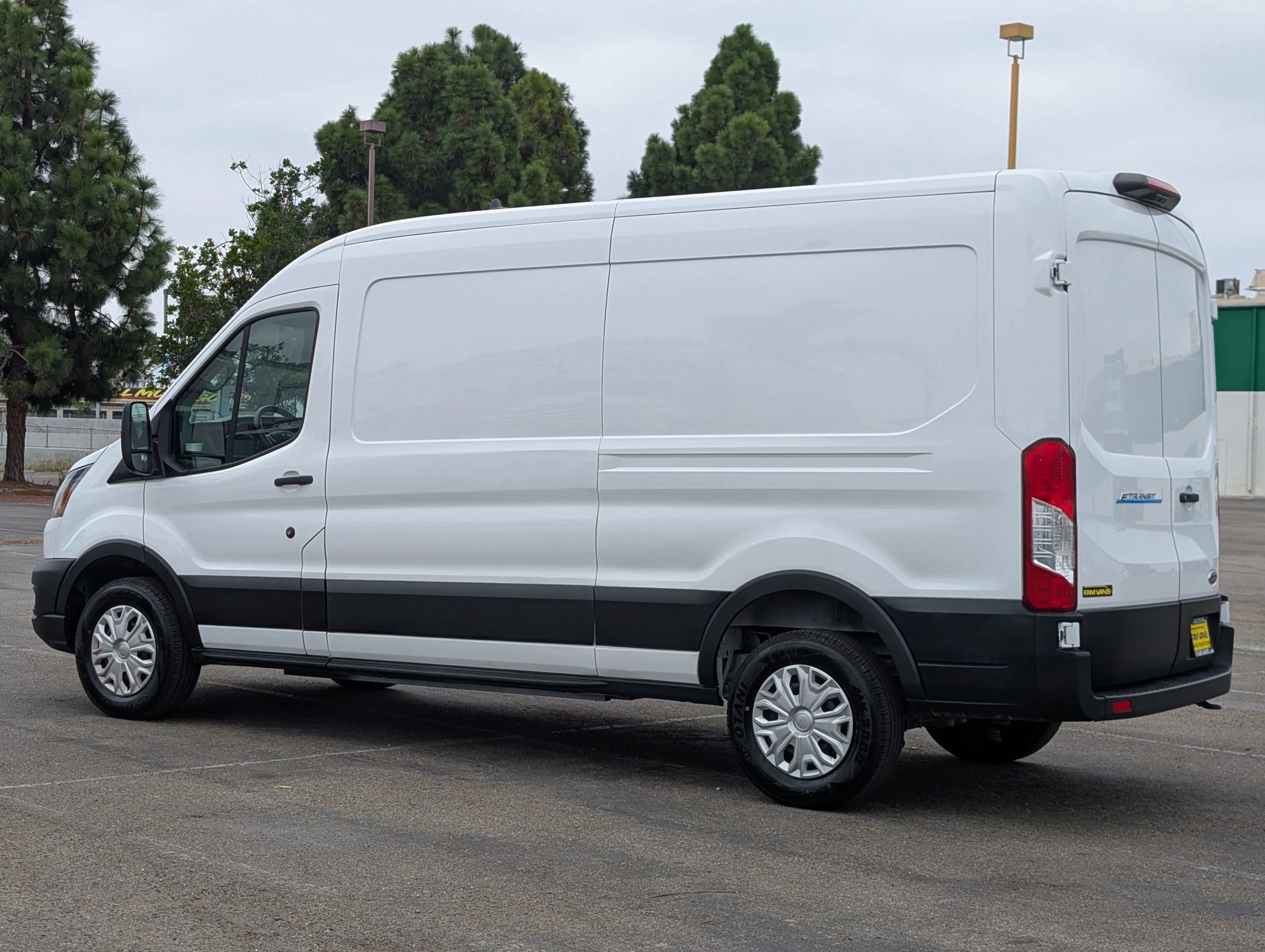 Used 2023 Ford E-Transit Medium Roof RWD image 5