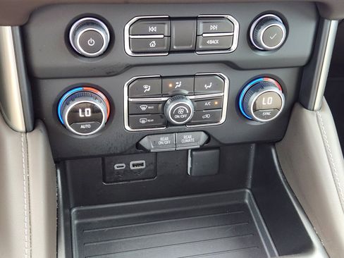 Used 2023 Chevrolet Tahoe LS RWD image 15