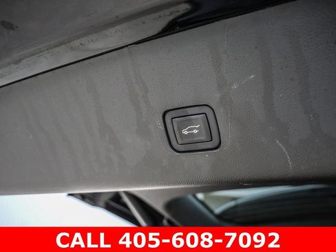 Used 2023 Chevrolet Traverse LT w/ Rear Camera Mirror Package AWD/4WD image 14