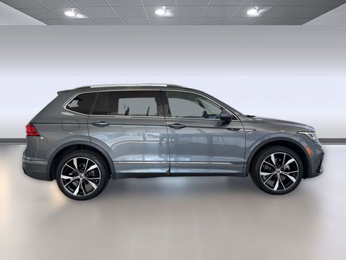 Used 2024 Volkswagen Tiguan SEL R-Line image 8