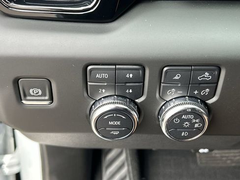 Used 2025 GMC Sierra 1500 AT4 w/ AT4 Premium Package image 18