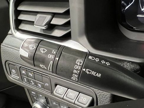 Used 2022 GMC Yukon XL Denali w/ Advanced Technology Package AWD/4WD image 29