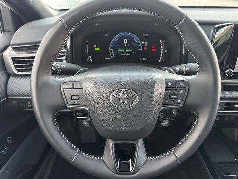 Used 2025 Toyota Camry SE image 13