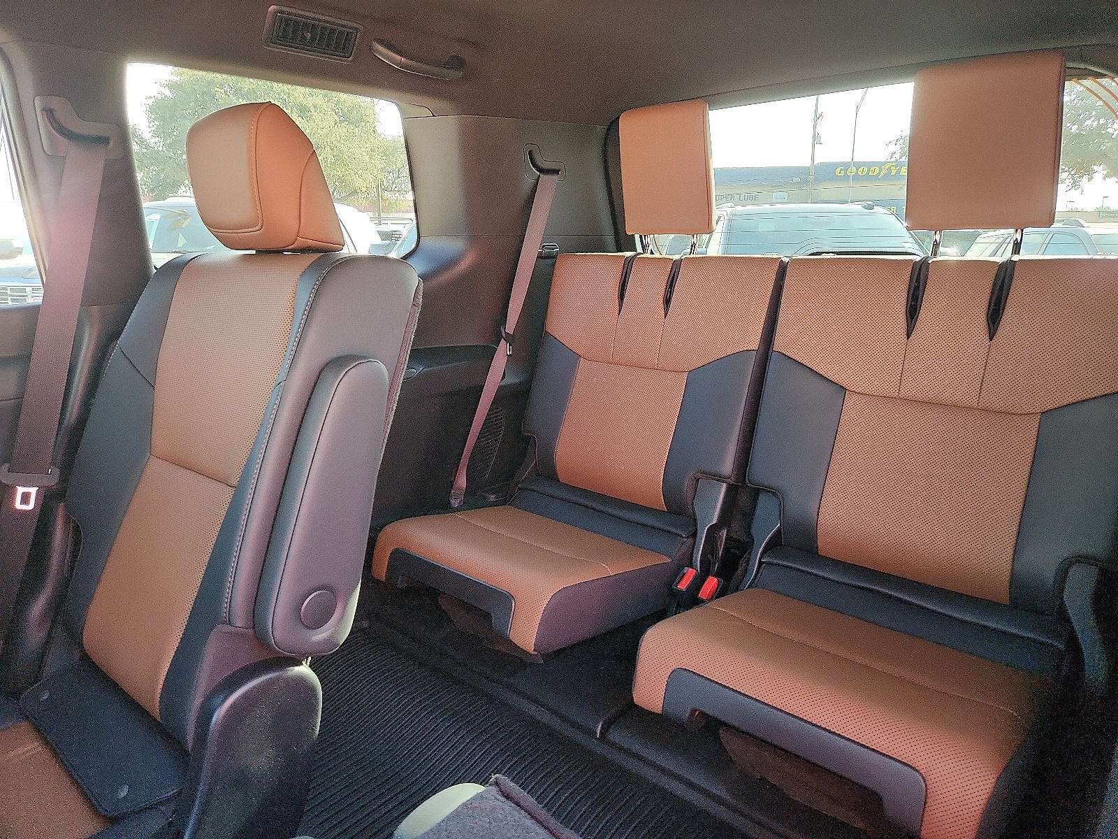 Used 2025 Lexus GX 550 w/ Accessory Package (2T) AWD/4WD image 10