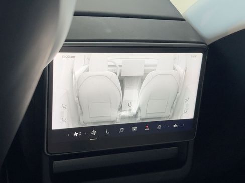 Used 2026 Tesla Model Y AWD image 31