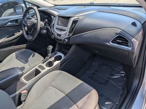 Used 2018 Chevrolet Cruze LS FWD image 13