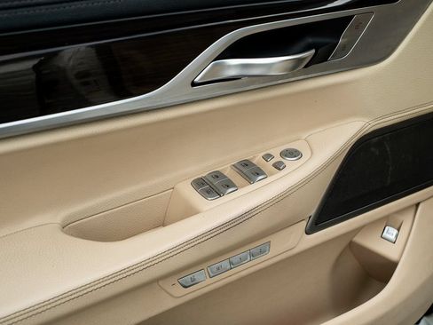 Used 2018 BMW 740i RWD image 19