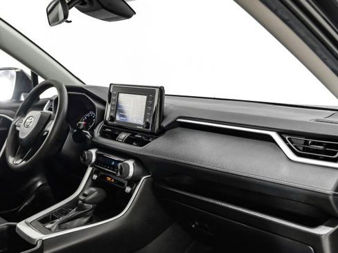 Used 2022 Toyota RAV4 XLE image 10