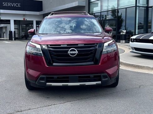 Used 2024 Nissan Pathfinder SL AWD/4WD image 2