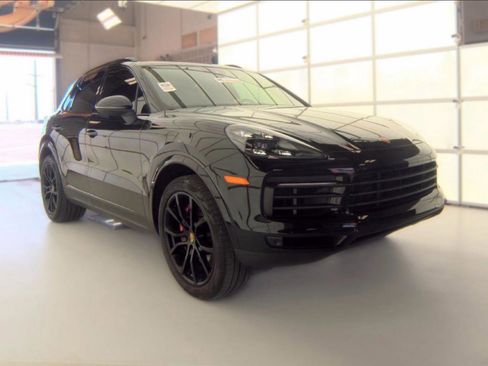 Used 2023 Porsche Cayenne AWD/4WD image 4
