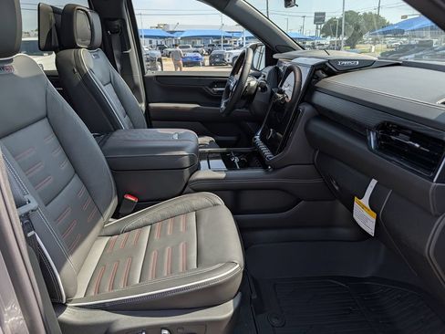 New 2026 GMC Yukon AT4 Ultimate w/ LPO, Floor Liner Package AWD/4WD image 33