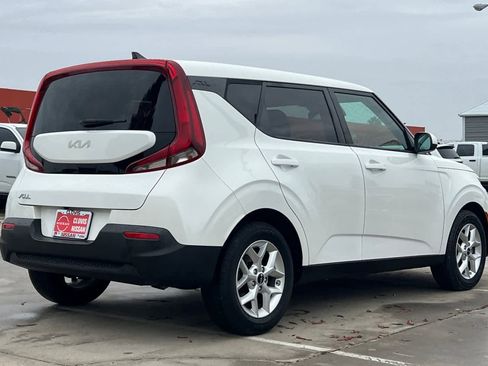 Used 2022 Kia Soul LX w/ Technology Package image 3