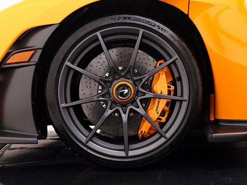 Used 2019 McLaren Senna image 3