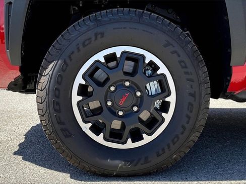 New 2025 Toyota Tacoma TRD Off-Road image 12