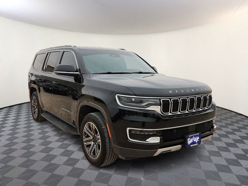 Used 2022 Jeep Wagoneer Series III AWD/4WD image 6