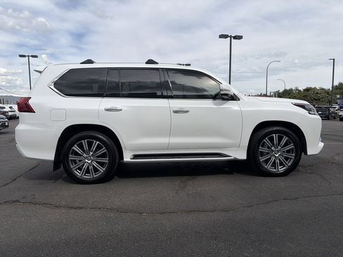 Used 2016 Lexus LX 570 4WD w/ Luxury Package image 4