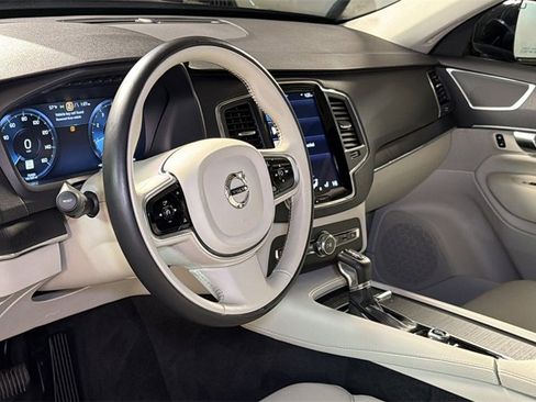 Used 2020 Volvo XC90 T6 Momentum w/ Protection Package Premier image 29